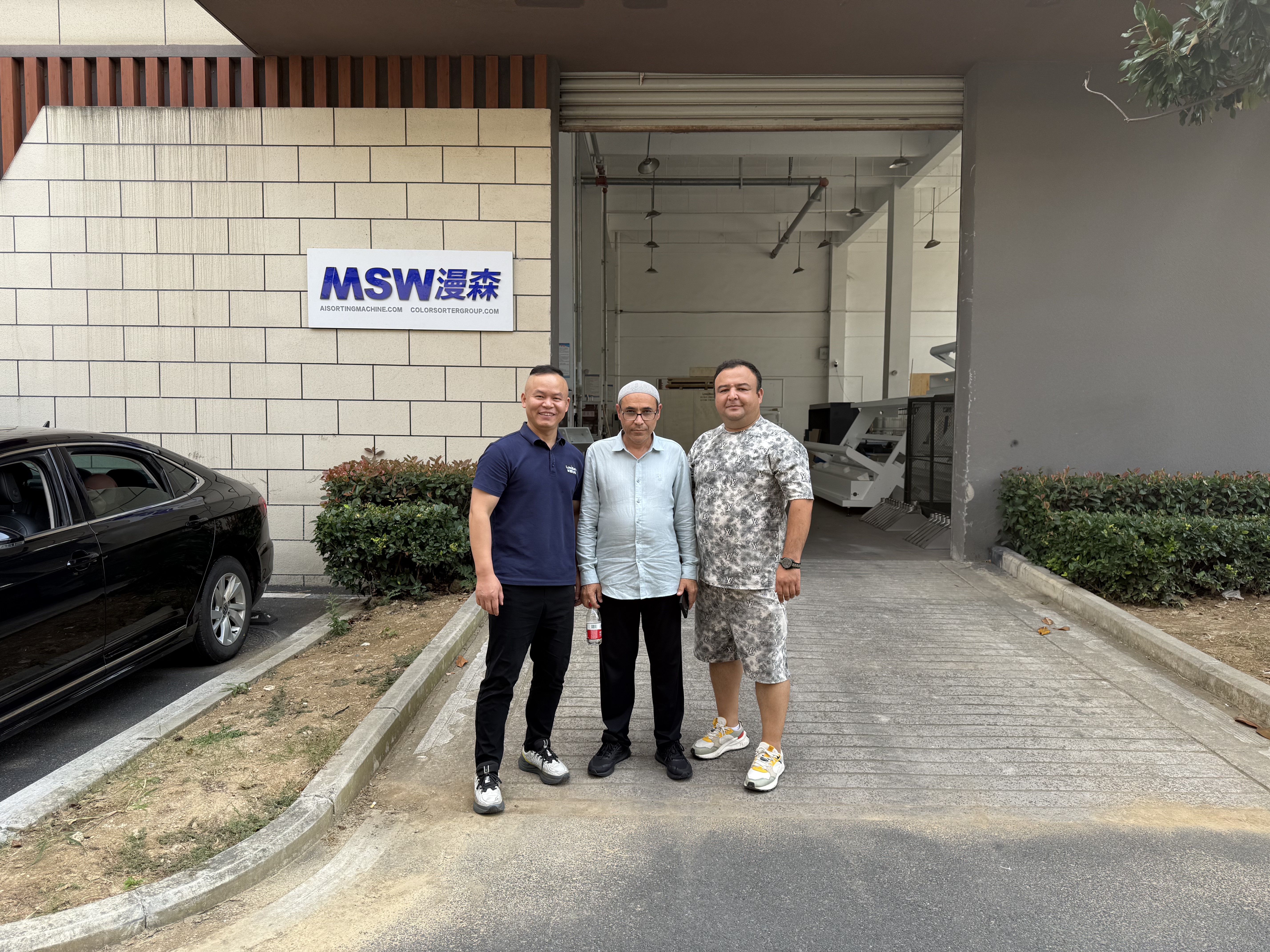 Central Asian Client Visits CSG for Equipment Inspection and Sorting Trials